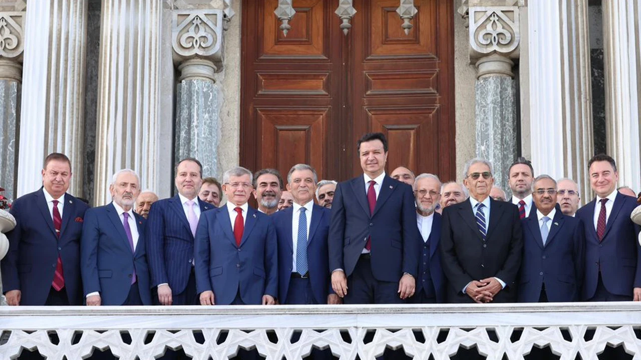 Abdullah Gül Cumhurbaşkanı Erdoğan'a haber gönderdi iddiası