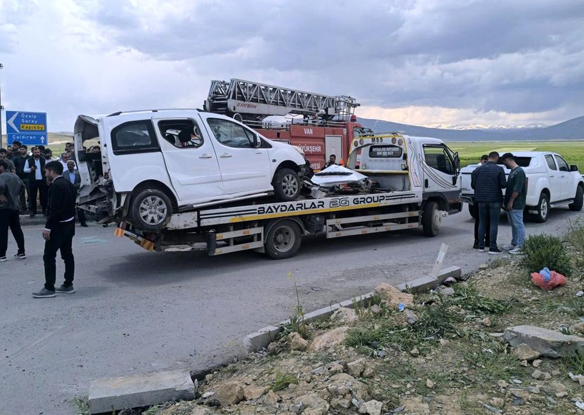 Van'daki feci kaza: Aynı aileden 4 can kaybı