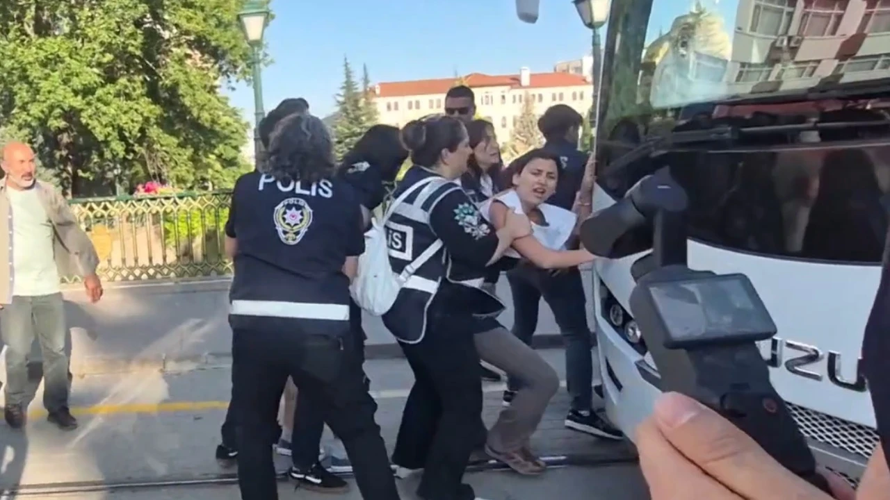 NATO eylemlerinde çok sayıda kişi gözaltına alındı