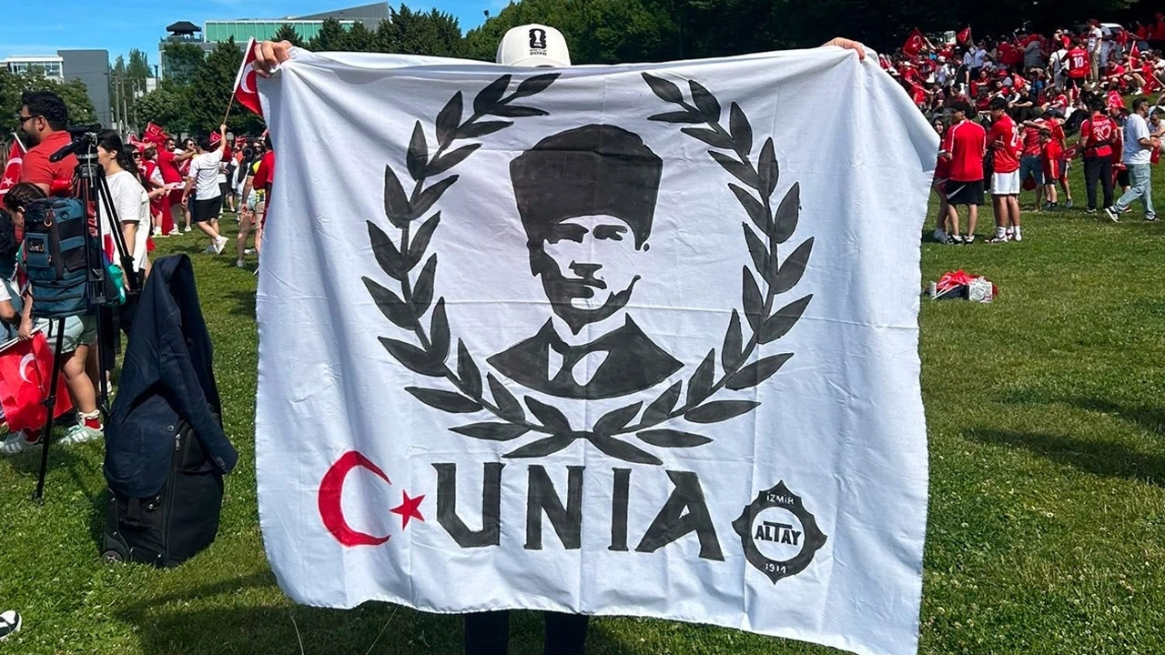 Milli maçta skandal yasak: Atatürk pankartı stada sokulmadı