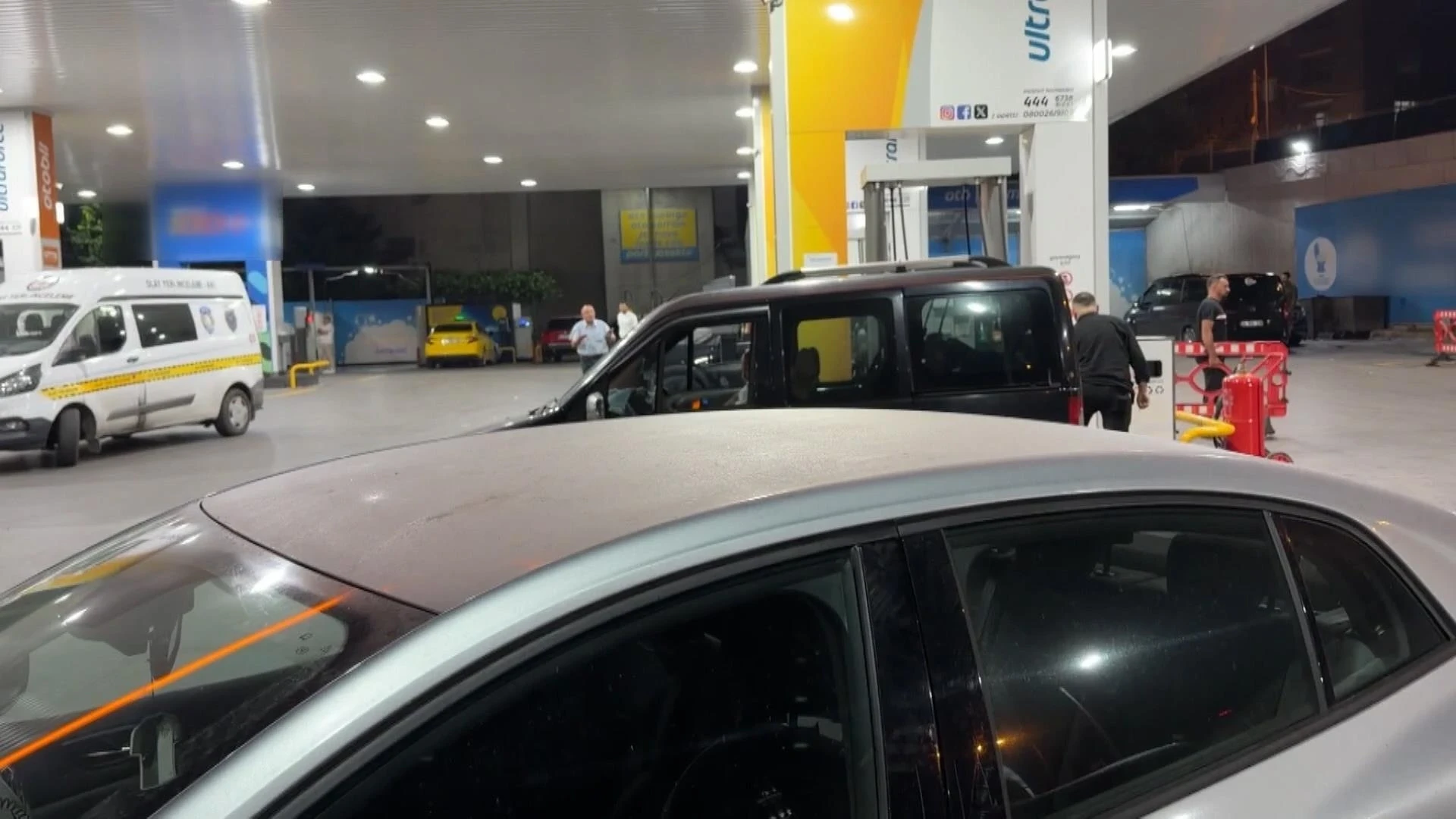 Eyüpsultan’da akaryakıt istasyonunda silahlı saldırı: 3 yaralı