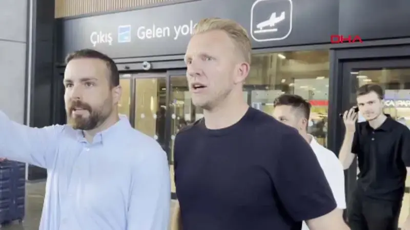 Dirk Kuyt, Fenerbahçe için İstanbul'da