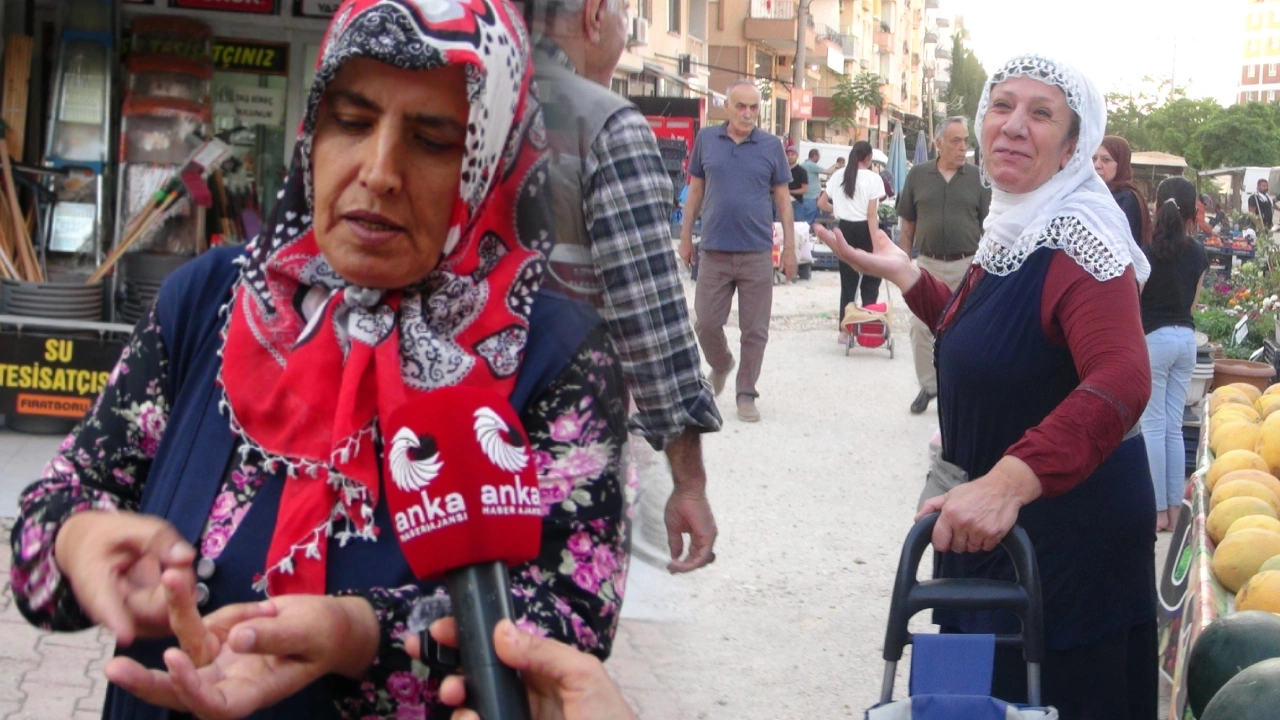 Pazarın acı gerçeği! Emekli tezgah altından çürük topluyor, esnaf zararına bekliyor