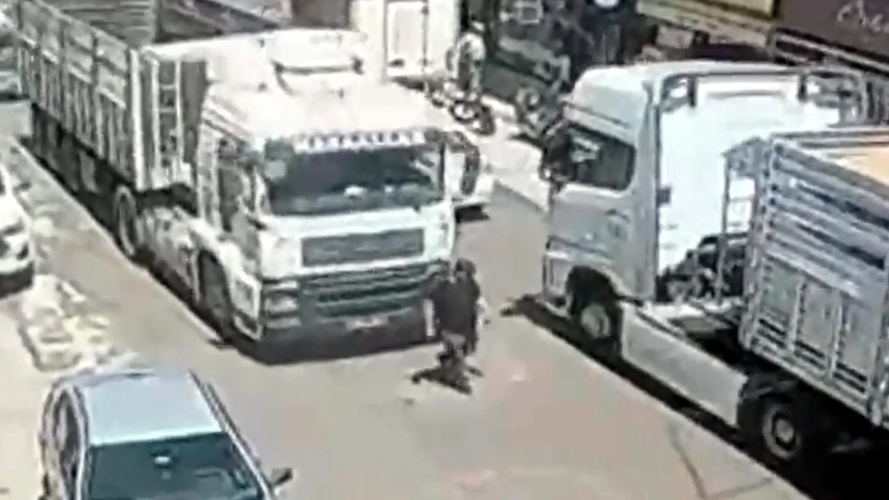 Karşıdan karşıya geçiyordu: TIR’ın altında kalarak can verdi