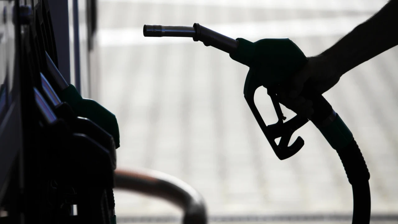 Motorin ve benzin... Akaryakıta çifte zam: İşte güncel akaryakıt fiyatları