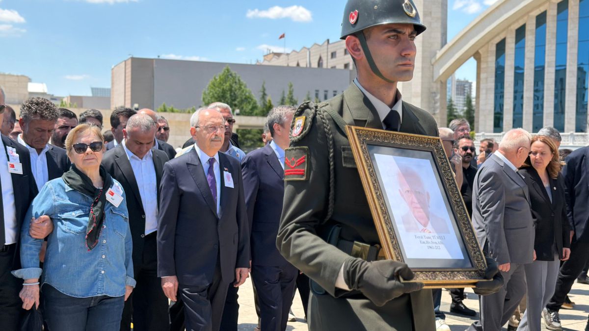 Kılıçdaroğlu, CHP İzmir Milletvekili Türeli'nin babasının cenaze törenine katıldı
