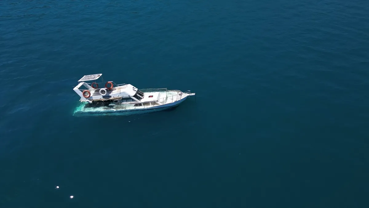 İzmir'de tekne su aldı: 6 kişi kurtarıldı