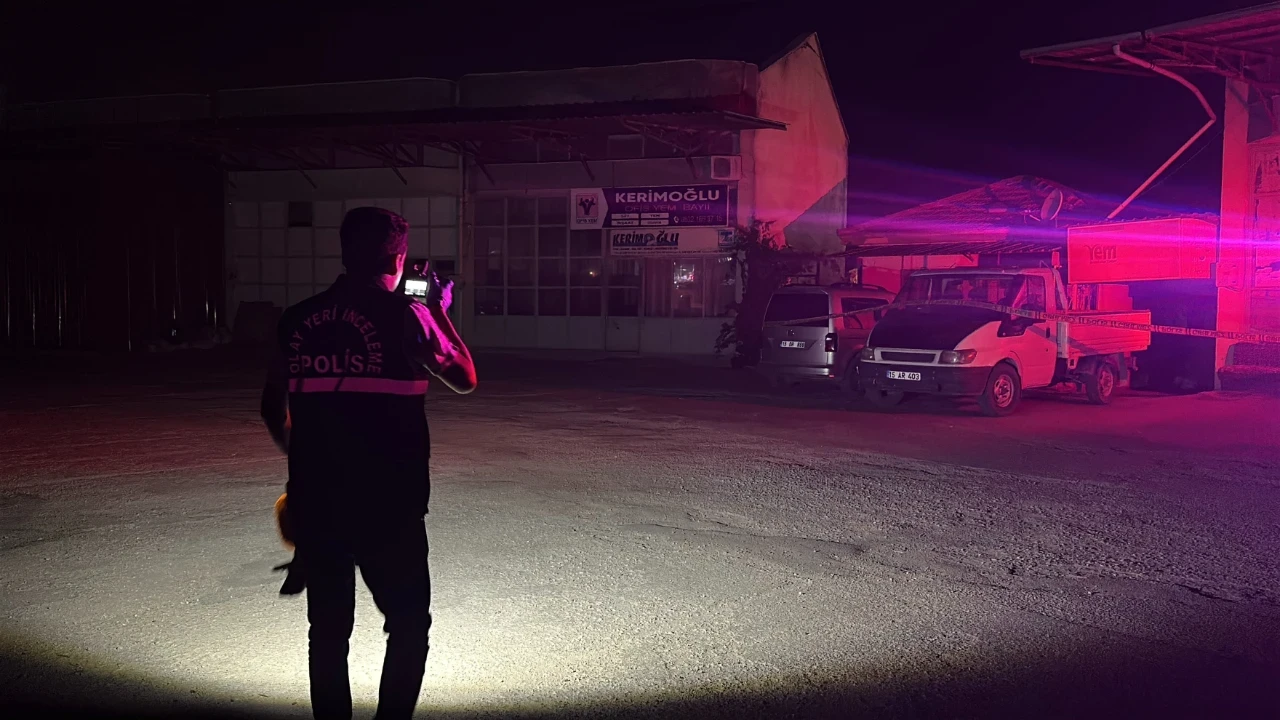 Park halindeki kamyonetten düştü: Ağır yaralandı