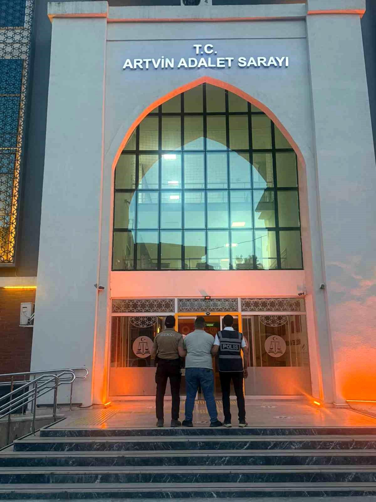 Cezaevinden firar eden ve 16 yıl kesinleşmiş hapis cezası bulunan hükümlü Ardanuç'ta yakalandı