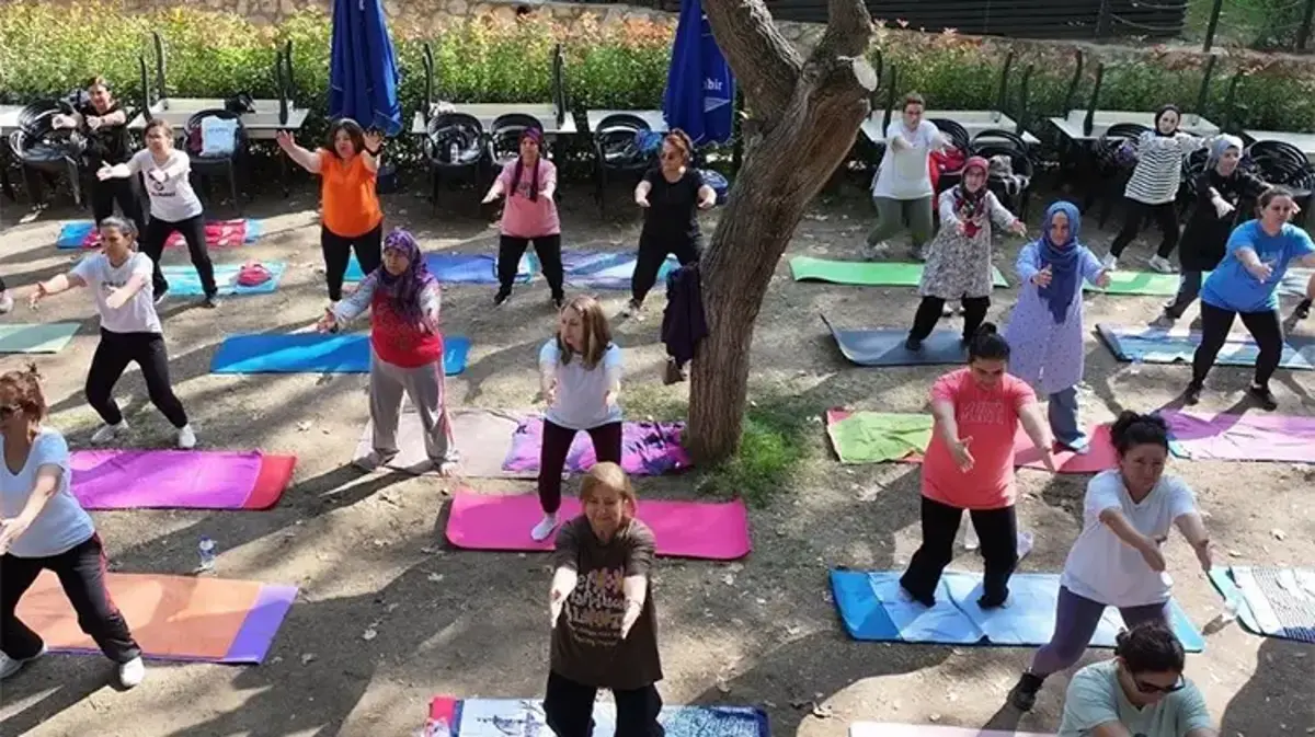 Tibet çanakları eşliğinde gün batımı: Efeler’de bu akşam doğa ve huzur buluşuyor