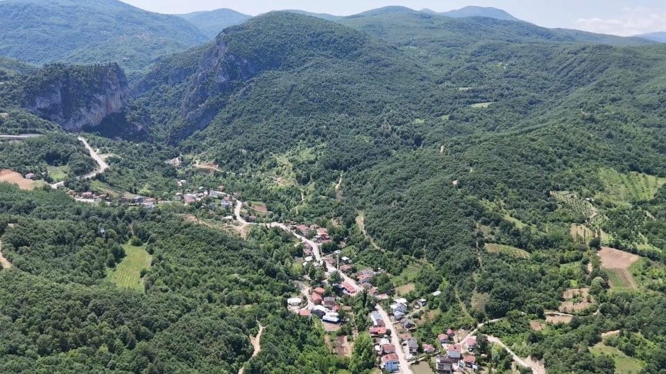 Müzeyyen Senar'ın doğduğu iddia edilen 'en uzun kırsal mahalle' Hilmiye