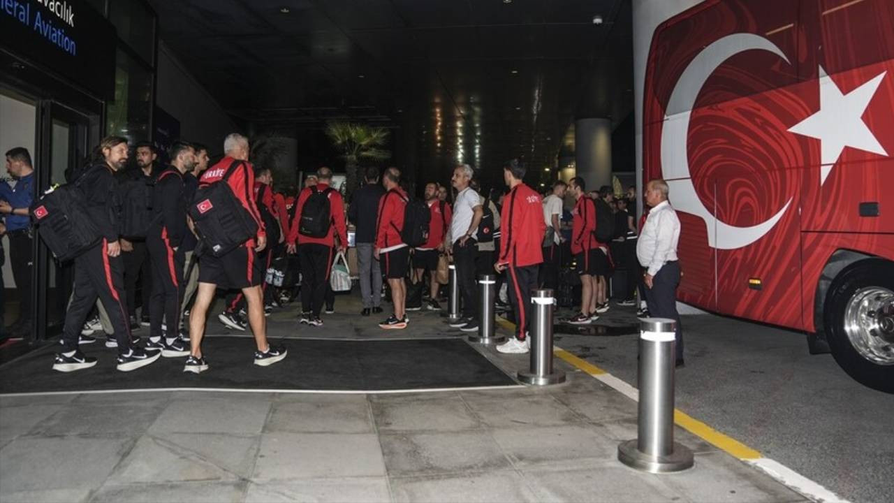 Dünya Kupası'na veda eden A Milli Futbol Takımı yurda döndü