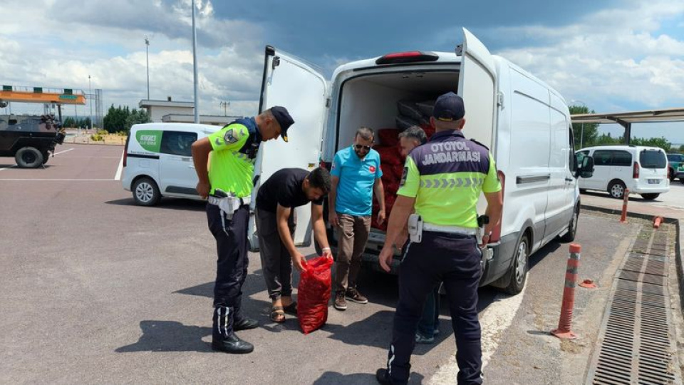 Yalova'da 3 ton kara midyesi ele geçirildi