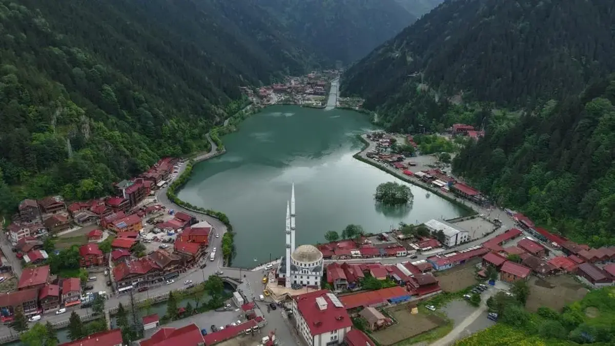 Uzungöl'de turizm hareketliliği! Turist sayısında dev patlama: Rezervasyonlar kapış kapış gidiyor