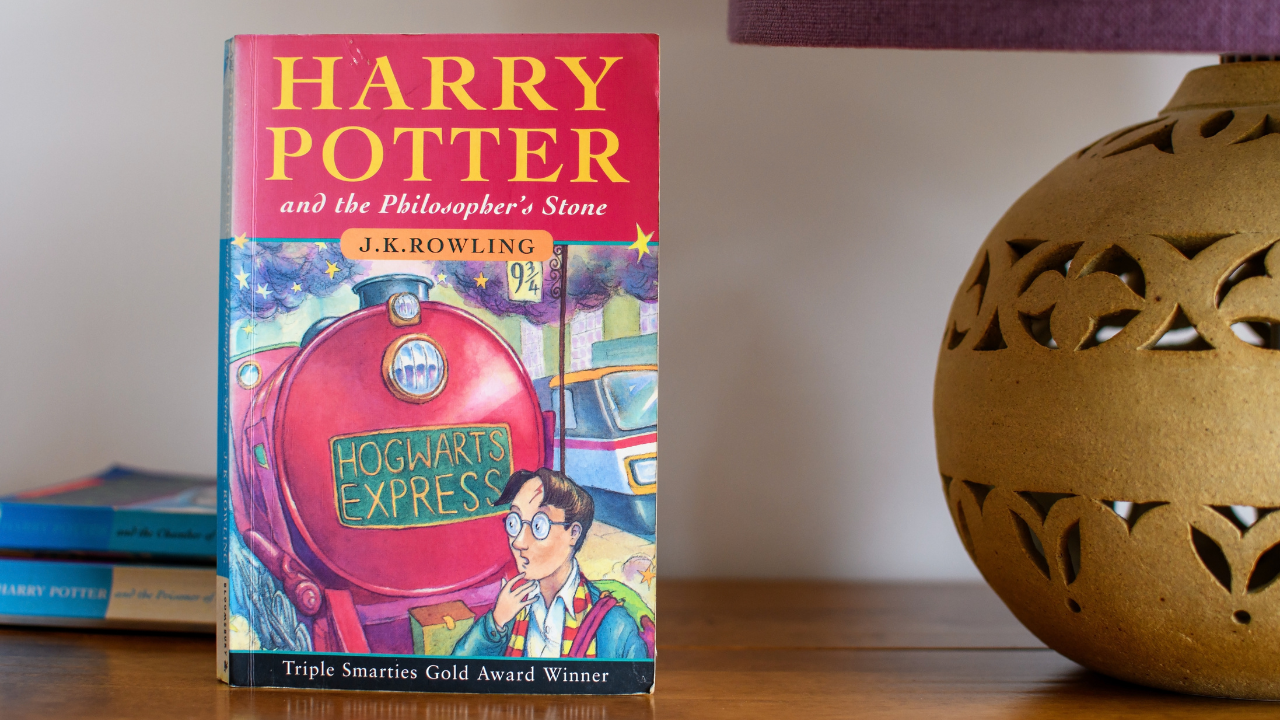 30 yıl sonra tavan arasında bulundu: Harry Potter kitabı 17 bin sterline rekor fiyata satıldı