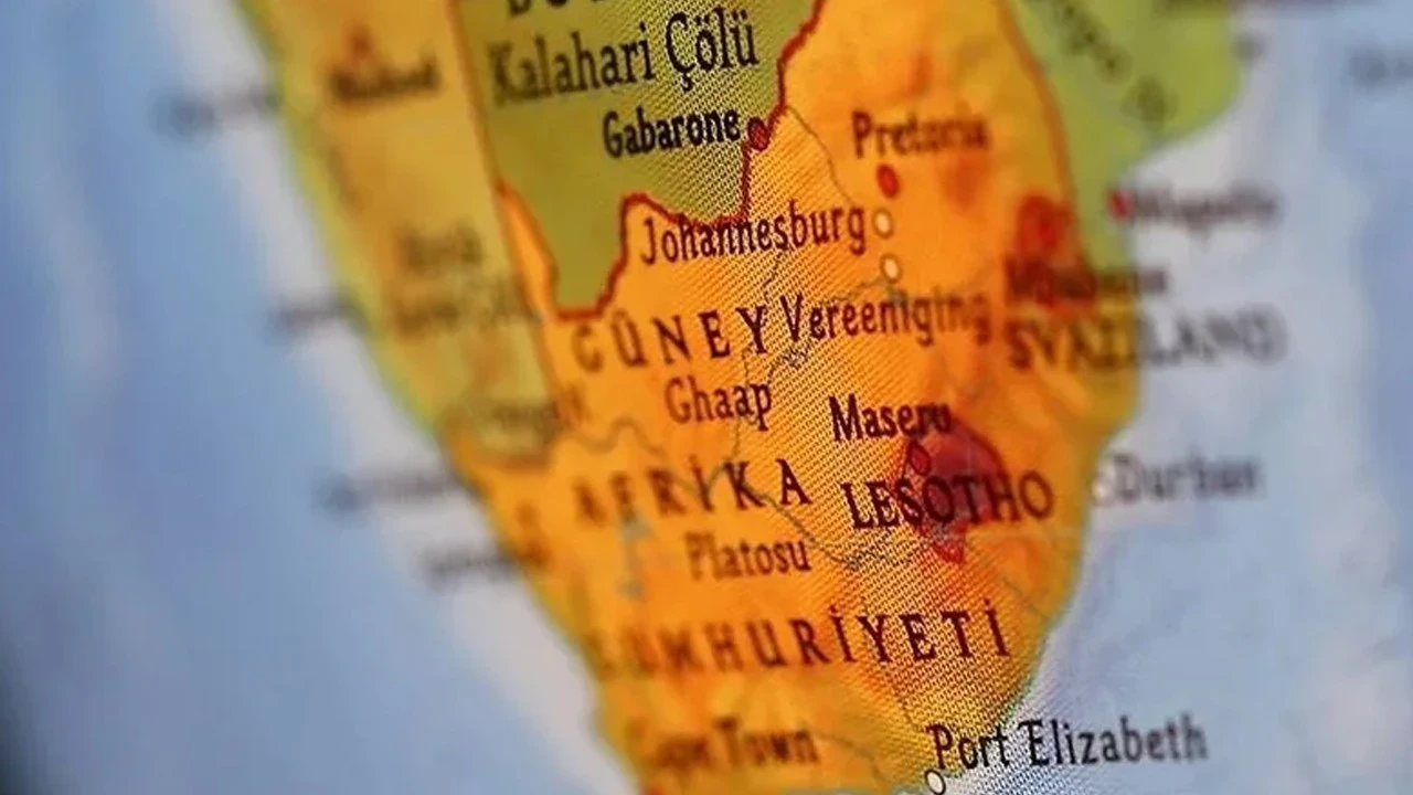 Güney Afrika'da katliam gibi kaza: 16 kişi hayatını kaybetti