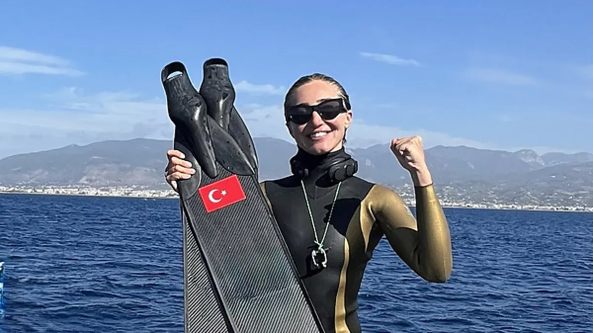 Şahika Ercümen'den iki altın madalya