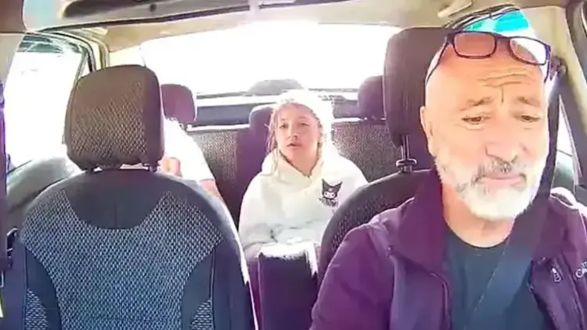 İzmir bu olayı konuşuyor! Dikiz aynasından fark etti, küçük kızı dakikalarla hayata bağladı