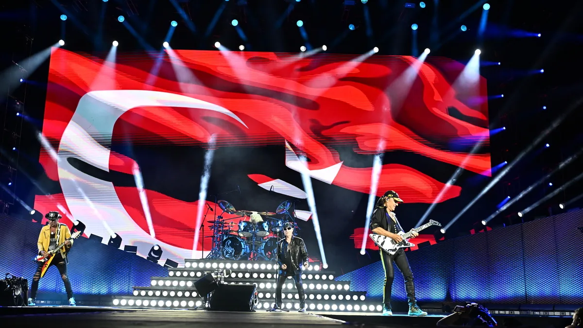 33 yıl sonra aynı stadyumda: Scorpions İstanbul’da tarihi yeniden yazdı!