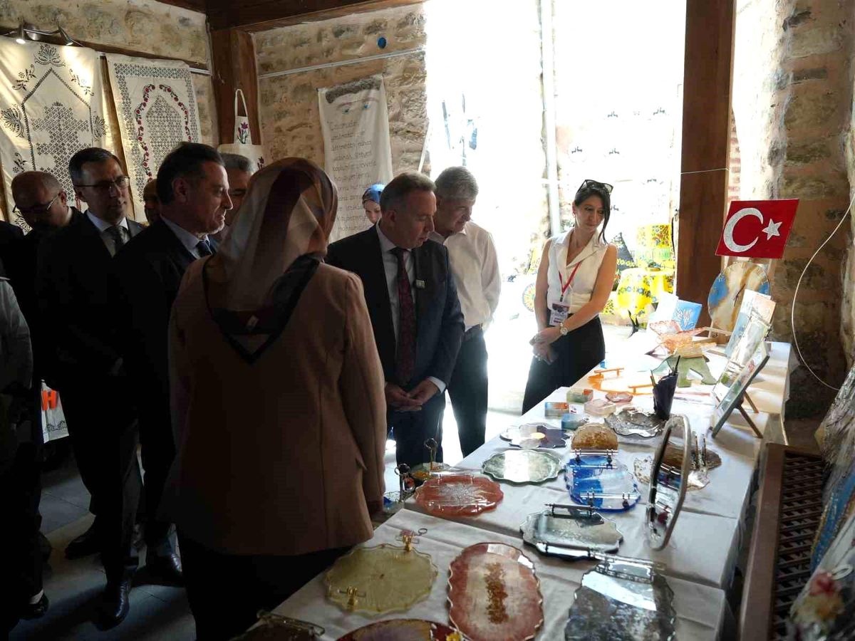 Kaldıkları yurtlarda yıl boyunca eğitim alan öğrencilerin eserleri görücüye çıktı