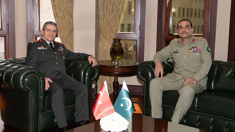 Genelkurmay Başkanı Orgeneral Bayraktaroğlu, Pakistan Savunma Kuvvetleri Komutanı Munir ile görüştü