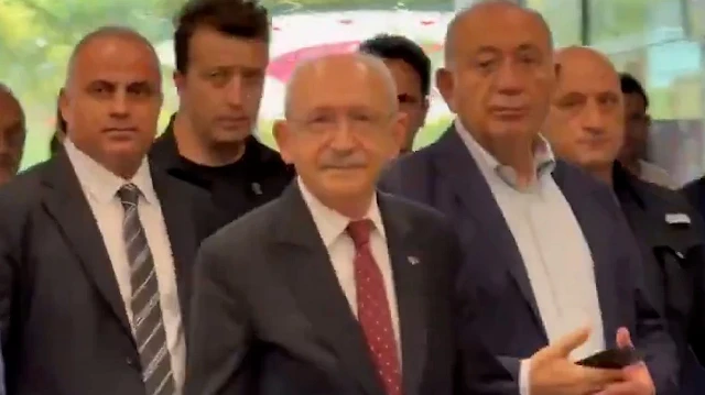 Kılıçdaroğlu Kur'an-ı Kerim'le alay eden Deniz Göktaş'a destek için adliyeye geldi