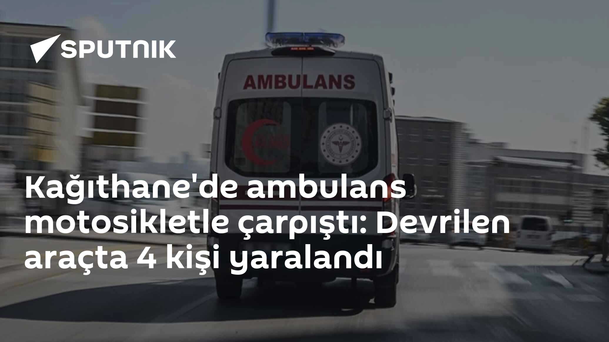 Kağıthane'de ambulans motosikletle çarpıştı: Devrilen araçta 4 kişi yaralandı