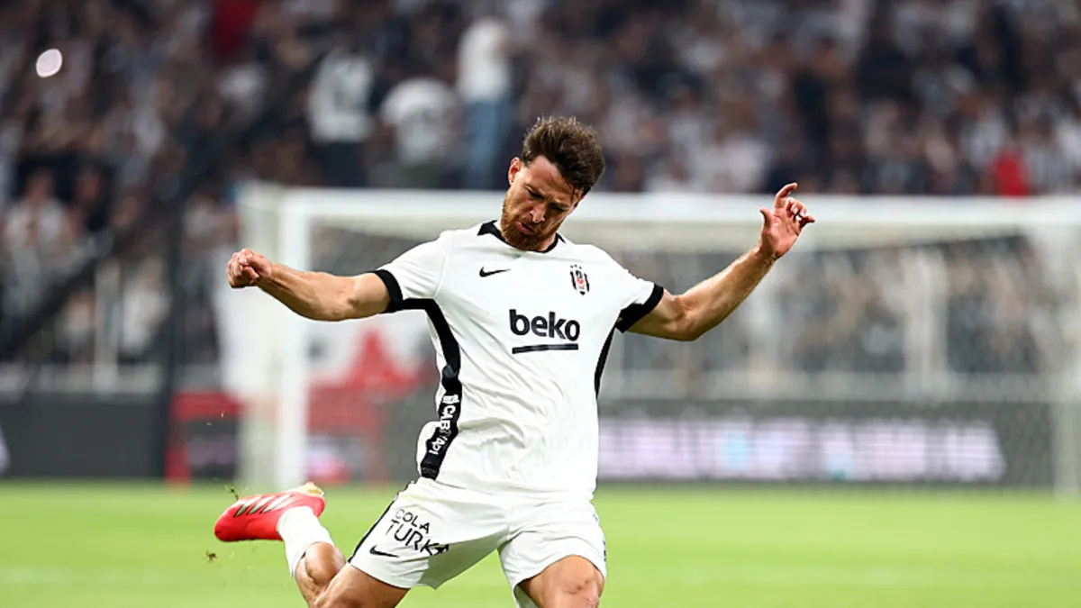 Salih Özcan: Ben de gol atmak isterim ama…