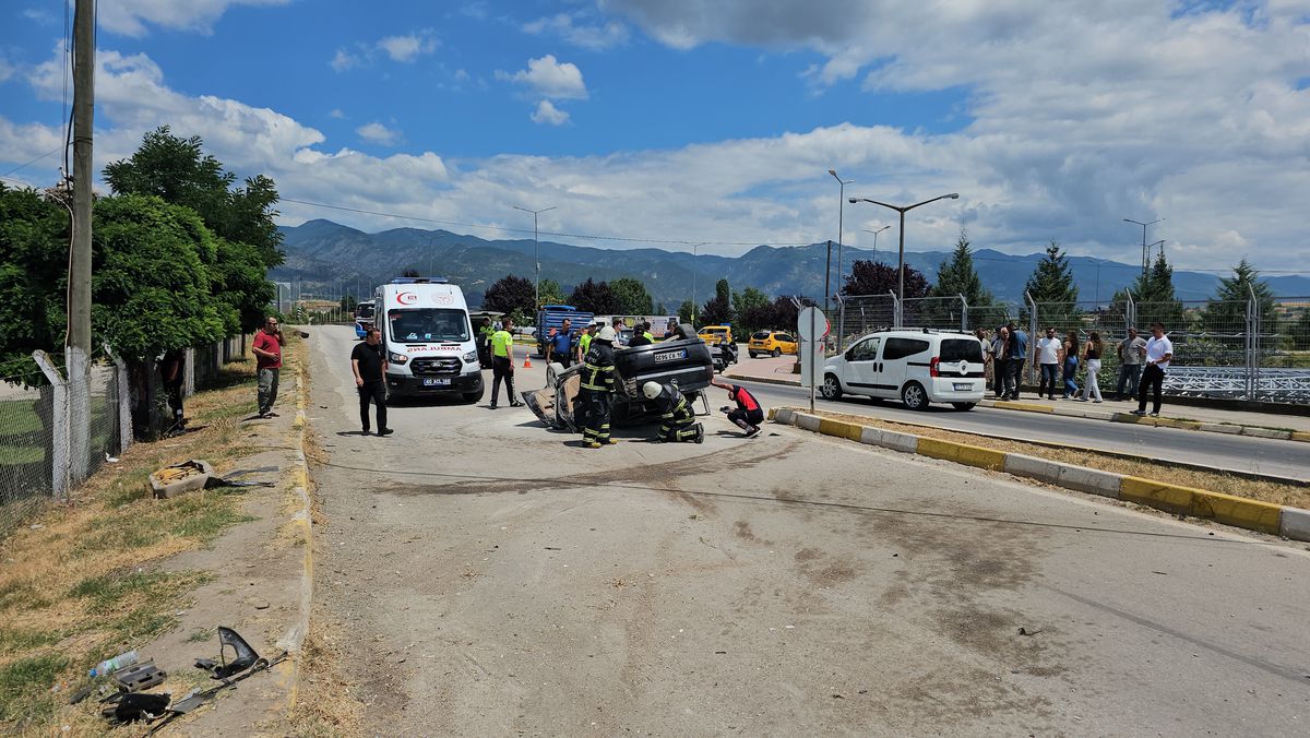 Tokat'ta otomobilin karşı yöne geçtiği kaza kamerada