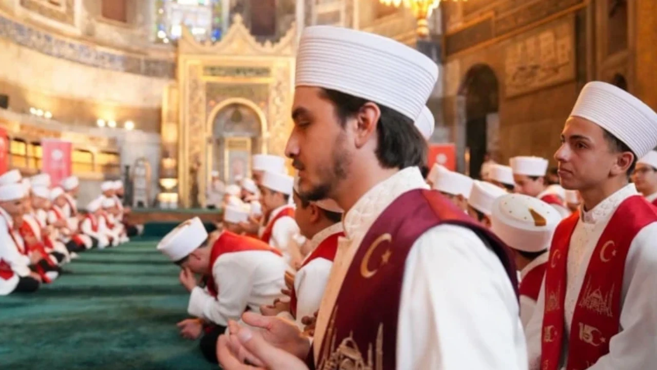 Ayasofya Kebir Camii'nde 15 Temmuz şehitleri için hatim yapıldı