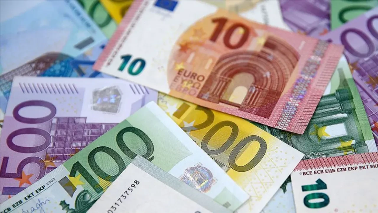 Euro Bölgesi'nde tüketicilerin kısa vadeli enflasyon beklentileri geriledi