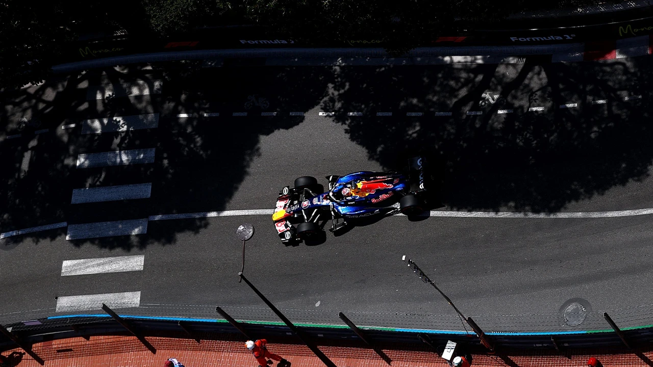 Monaco GP'de inanılmaz anlar: Verstappen aracı kaldıramadı ve yarışa veda etti