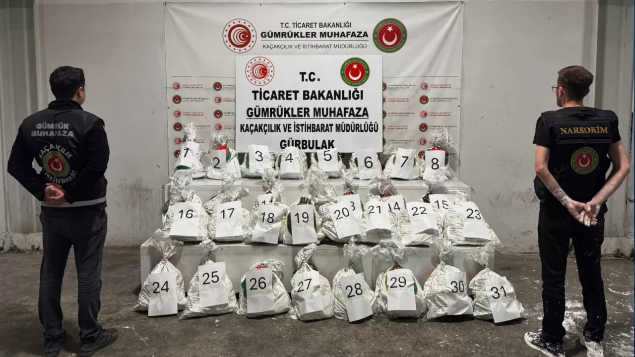 Mersin ve Ağrı'da 8 milyar TL'lik uyuşturucu ve kaçak ilaç ele geçirildi!