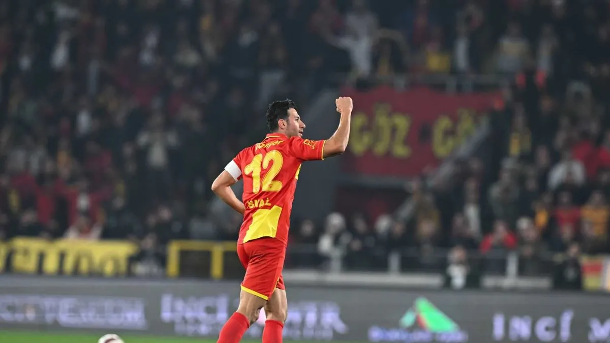 İsmail Köybaşı futbola veda etti!