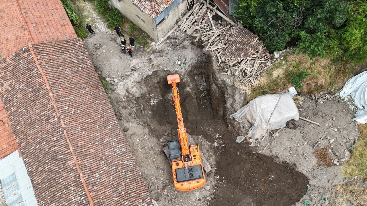 Define ararken kazdıkları tünel çöktü: 1 ölü, 6 gözaltı