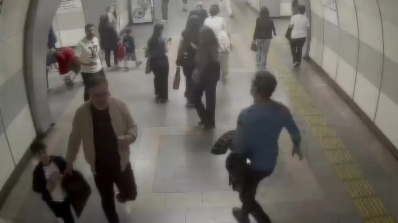 Şişli metrosunda yolcunun cep telefonunu çalan 2 şüpheli tutuklandı