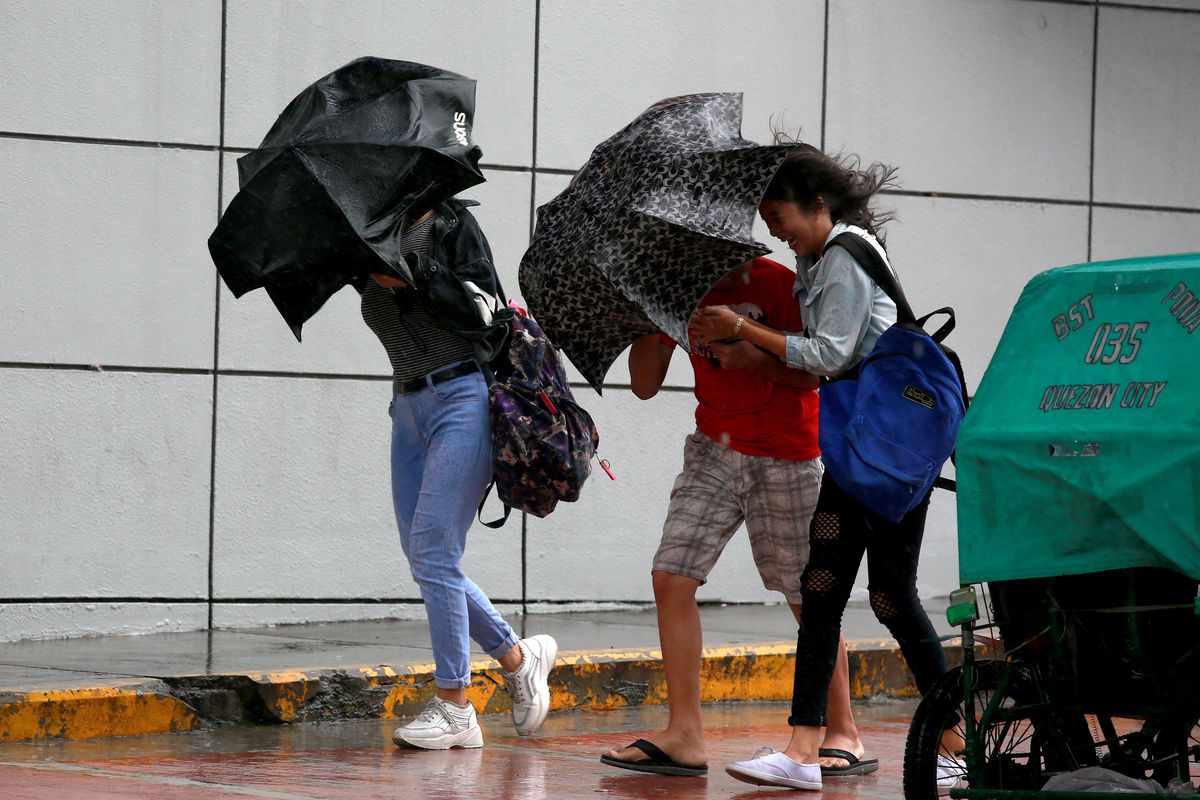 Filipinler'de Bavi Tayfunu Nedeniyle Hayatını Kaybedenlerin Sayısı 18'e Yükseldi