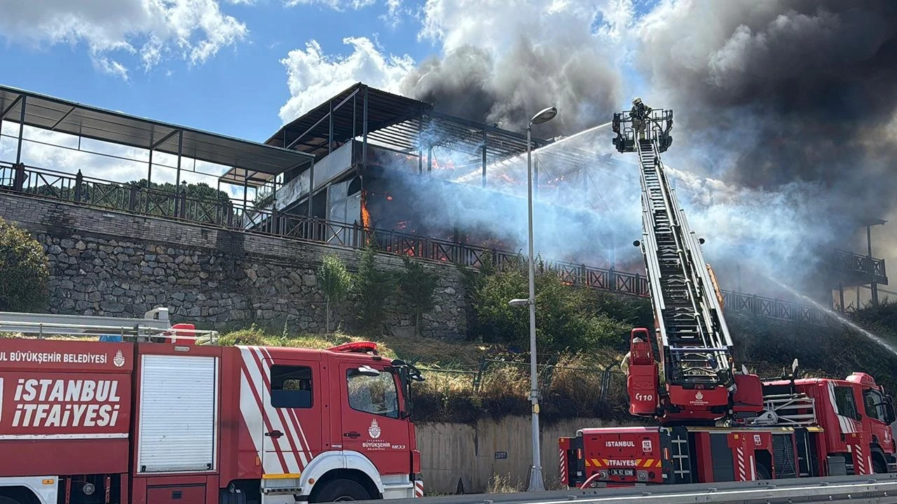 İstanbul Maltepe'de 2 katlı restoranda yangın