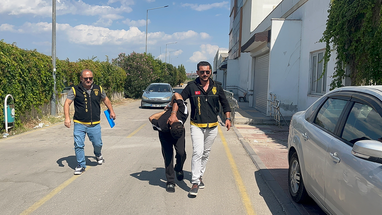 Adana'da 3 kişiyi öldüren katil zanlısı adliyeye sevk edildi