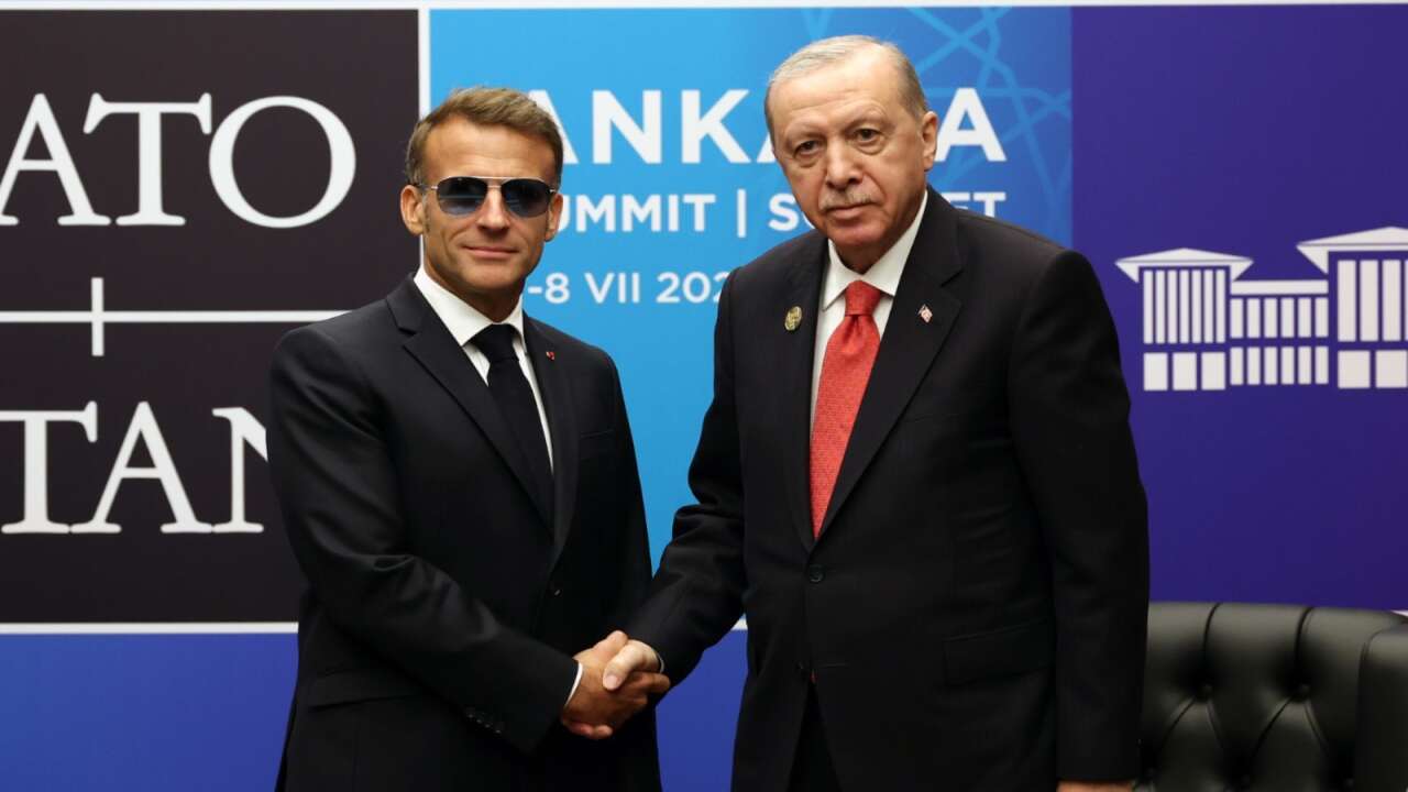 Cumhurbaşkanı Erdoğan, Macron ile Fransa'ya selam gönderdi! Macron'dan "Fransa'ya selamlarınızı ilettim" paylaşımı