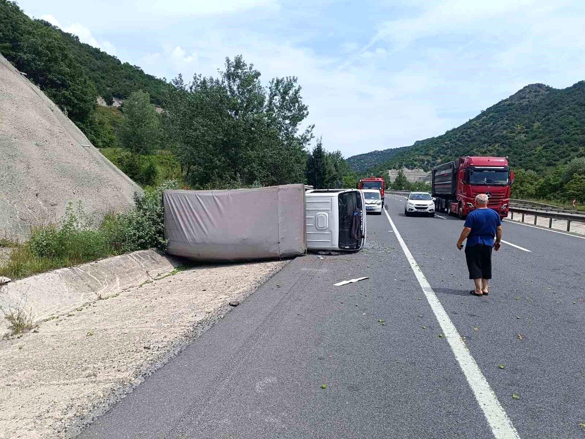 Bilecik'te kamyonetin devrildiği kazada 1 kişi yaralandı