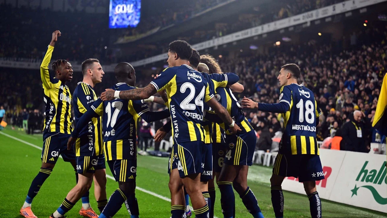Fenerbahçe'de yeni sezon öncesi ilk ayrılık o olacak! 2 talibi belli oldu