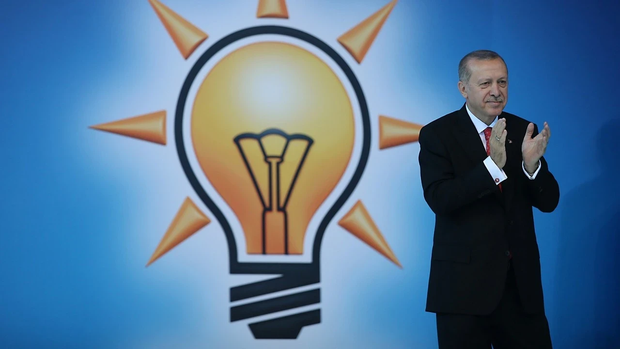 Sinan Burhan’dan siyaset koridorlarını sallayacak kulis: Sürpriz vekil AK Parti'ye geçiyor