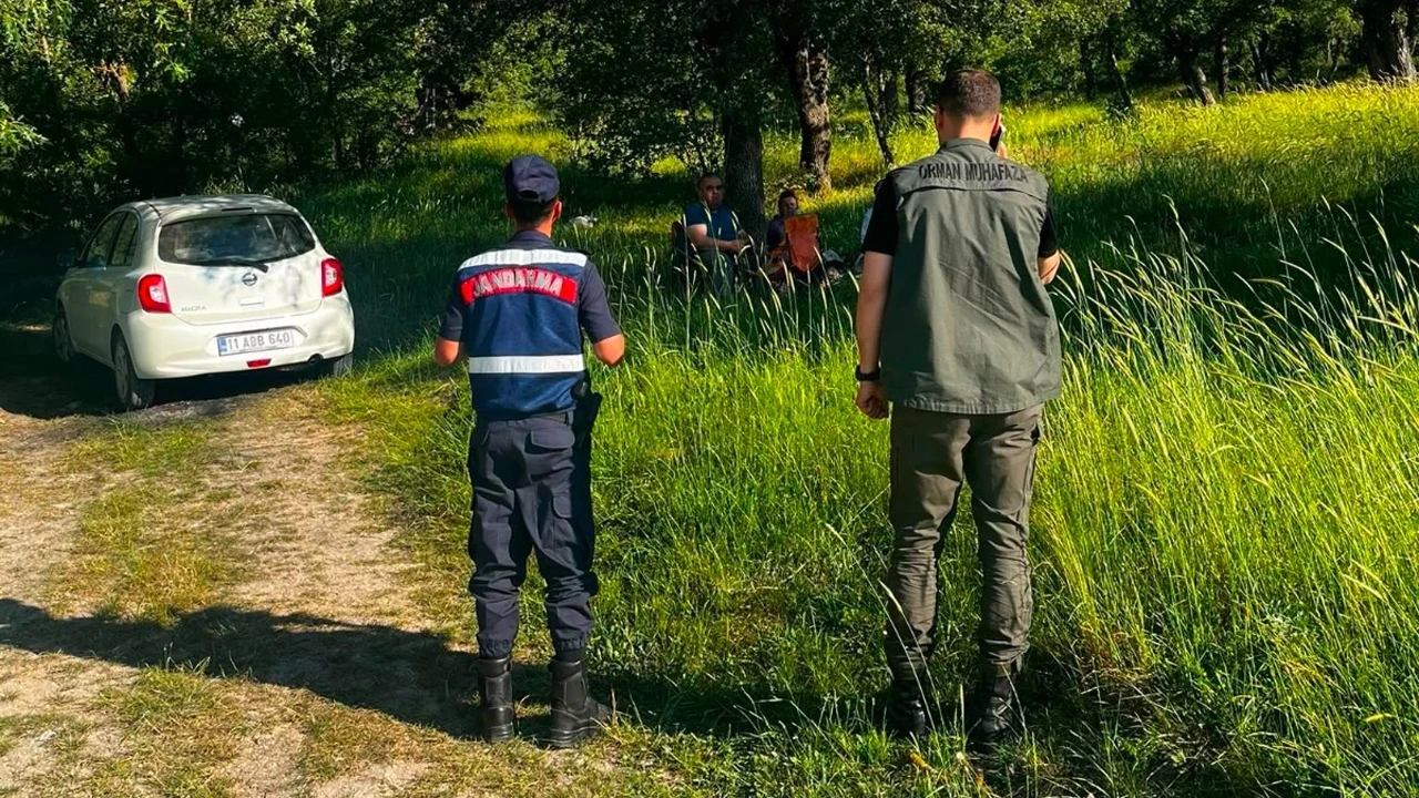 Ormanlık alanda pikniğe müdahale: Vatandaşlar uyarıldı