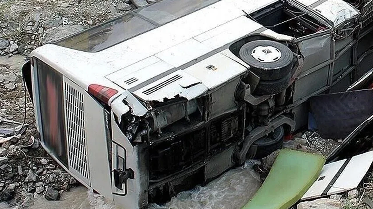 Şam-Deyrizor Yolunda Can Pazarı: İki Yolcu Otobüsü Çarpıştı, 35 Ölü