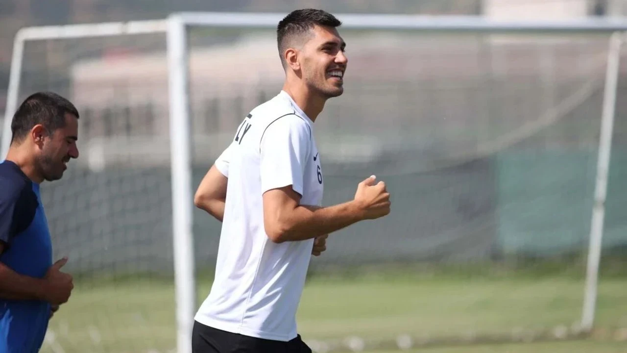 Türkiye'nin asırlık futbol takımı zor günler yaşıyor: Ceyhun Gülselam'ın geleceği belirsiz