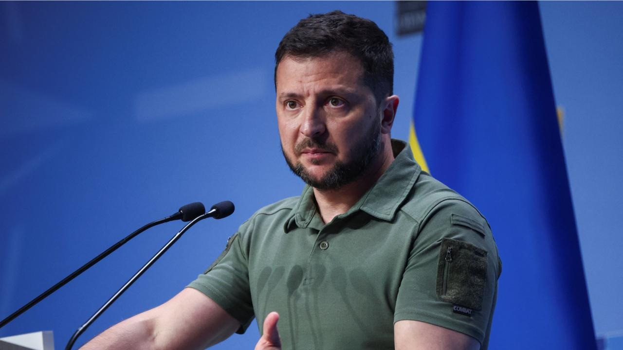 Zelenskiy'den akıl almaz itiraf: Mühimmat depoları konutların yanına kuruldu