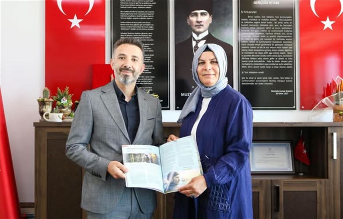 Finikeli öğretmenin yazısı ÖğretmenİZ Dergisi'nde yayımlandı