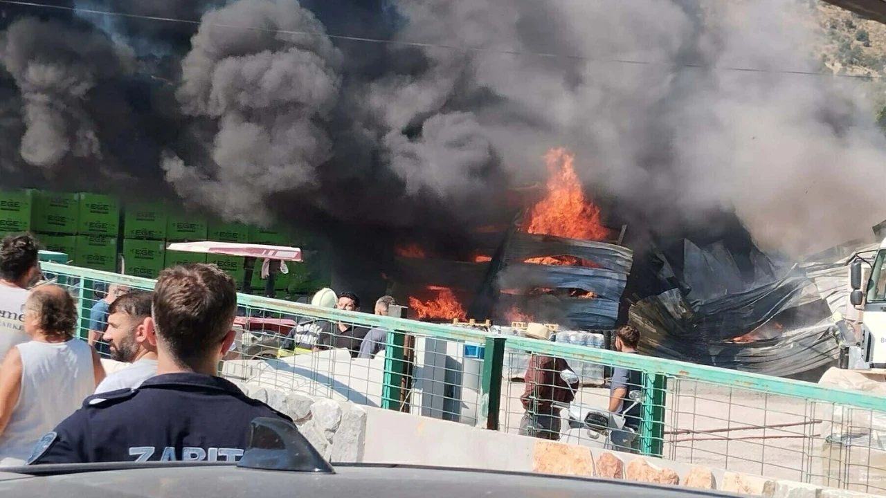 Bodrum'da yapı market deposunda yangın: 1 yaralı