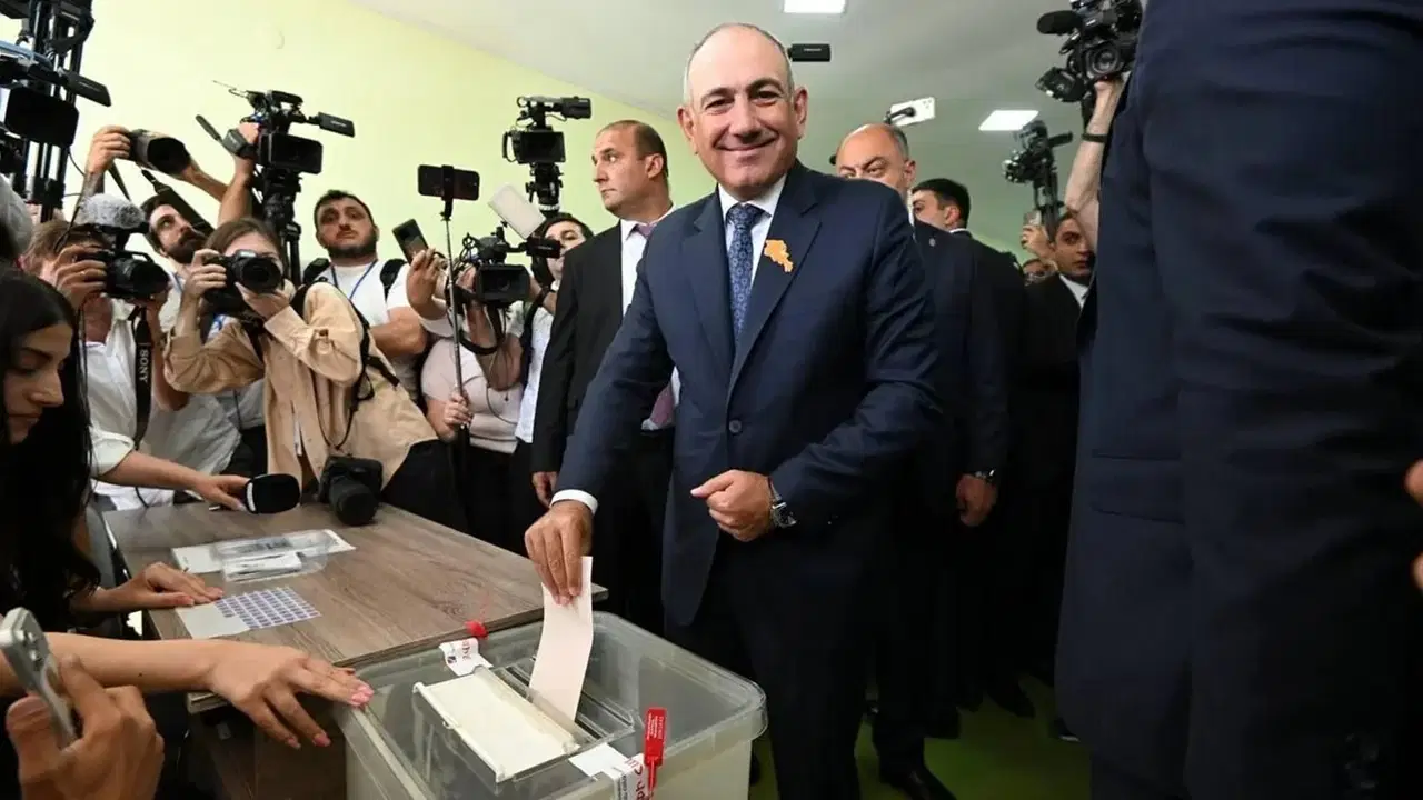 Ermenistan sandık başında: Paşinyan'ın kaderi bugün belirleniyor